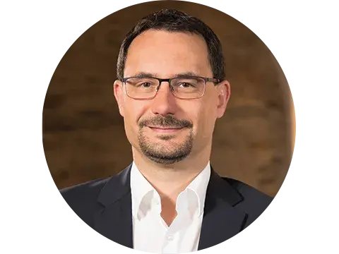 Headshot of Lars Fritzsche with IMK